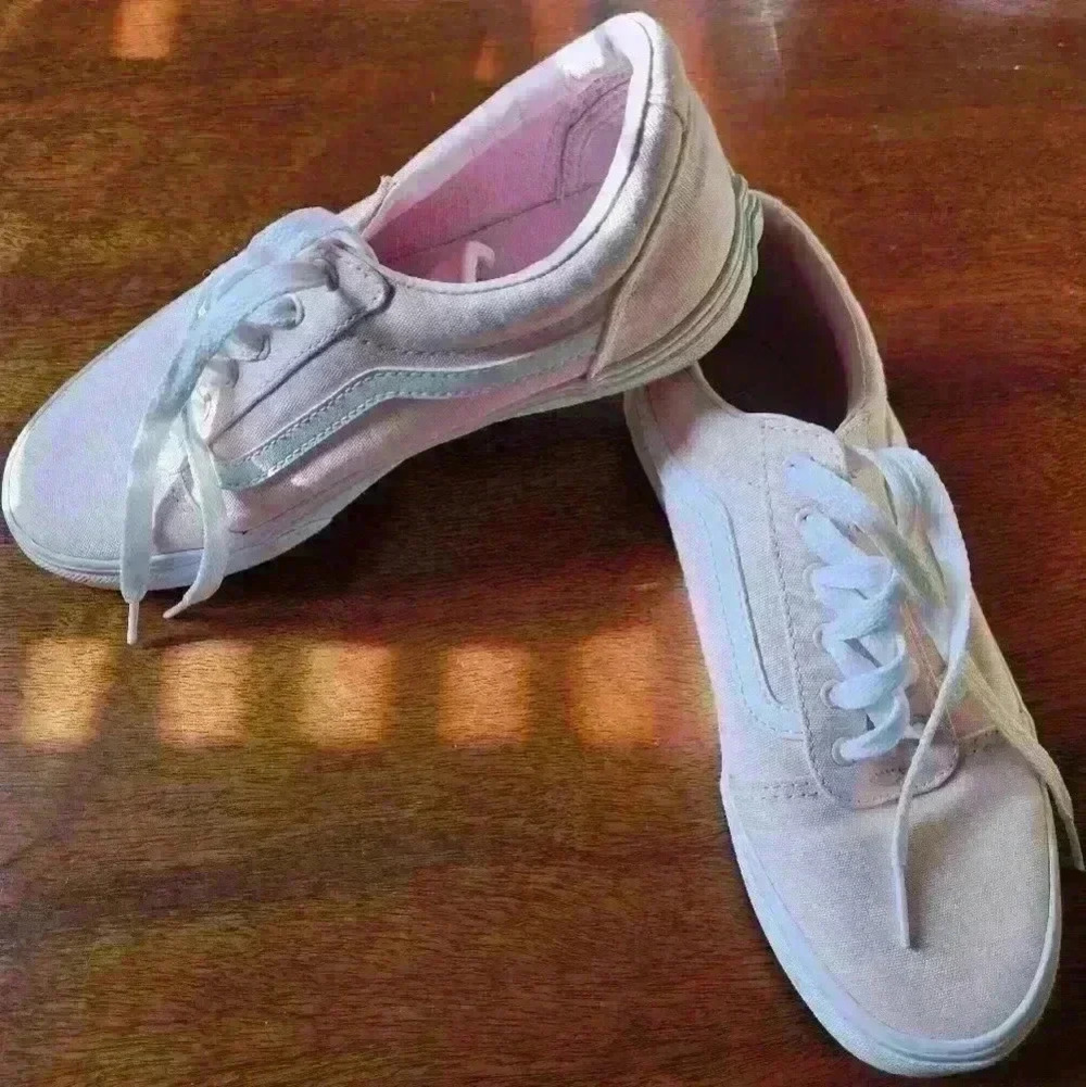 Vans off the wall Pink & white lace up sneakers. Size Missy 5. - Picture 3 of 10